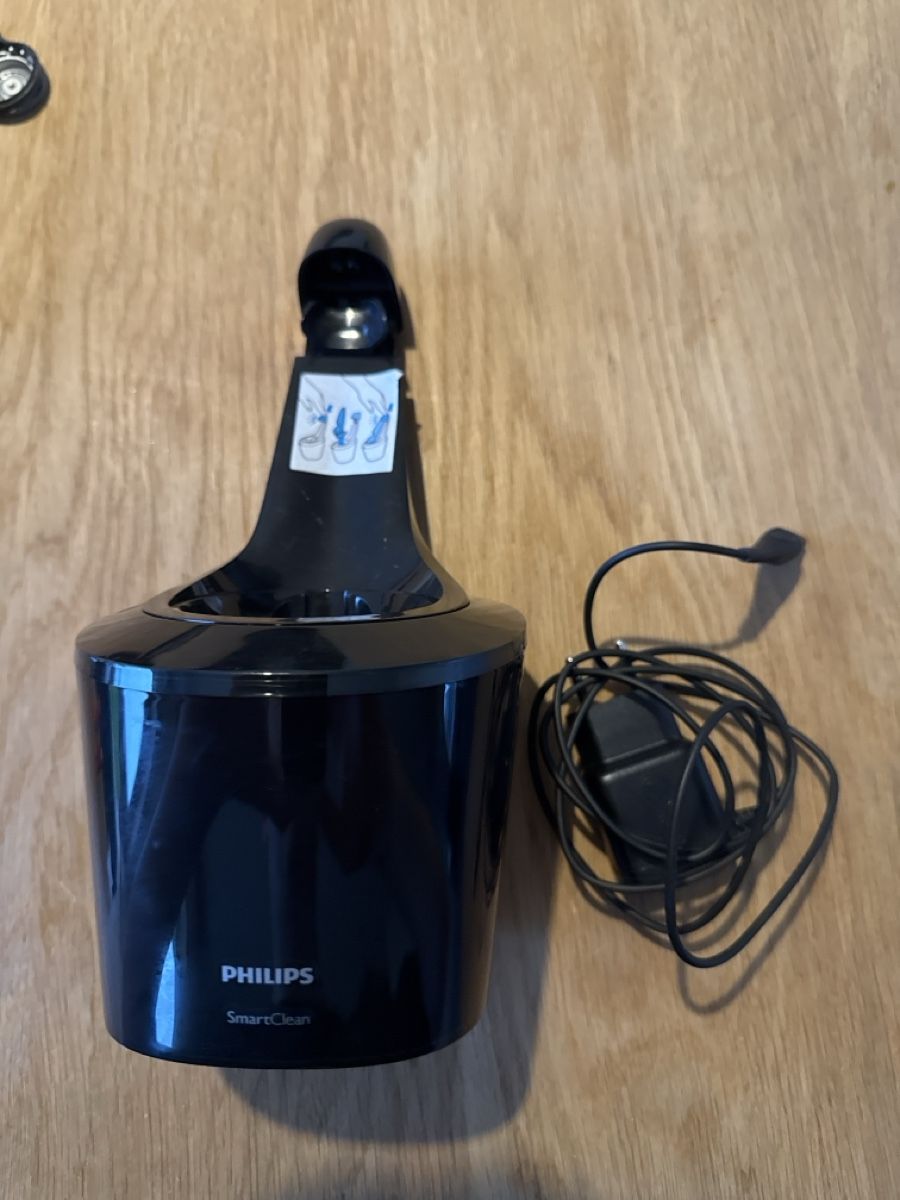 Philips Rasoirs & Lames de rasage: Philips 9000er Rasierer – D'occasion à Reichenburg par PaddlG 3