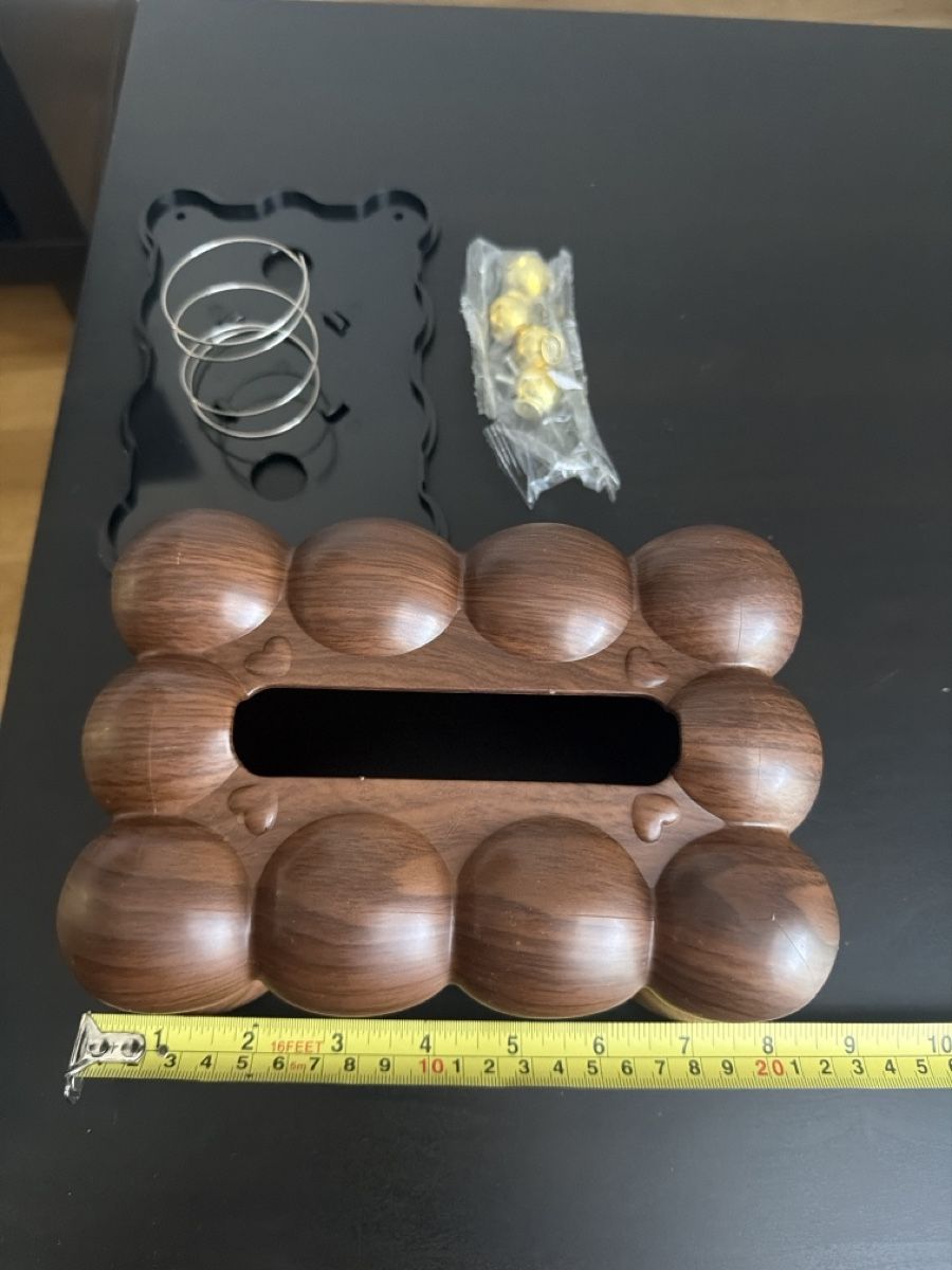 Cucine complete: Serviettenbox mit Kugeln Holzoptik braun neu – Nuovo (secondo la descrizione) da Waltenschwil venduto da suzanatrajkov