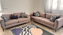 2-Sitzer Sofa grau Textil mit Kissen neuwertig