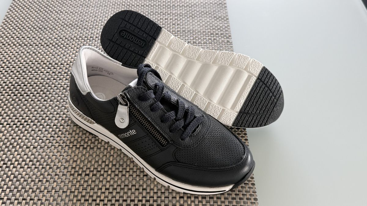 Scarpe da donna: Sneaker Remonte schwarz, Gr. 36 – Nuovo (secondo la descrizione) da Ins venduto da Jniggi