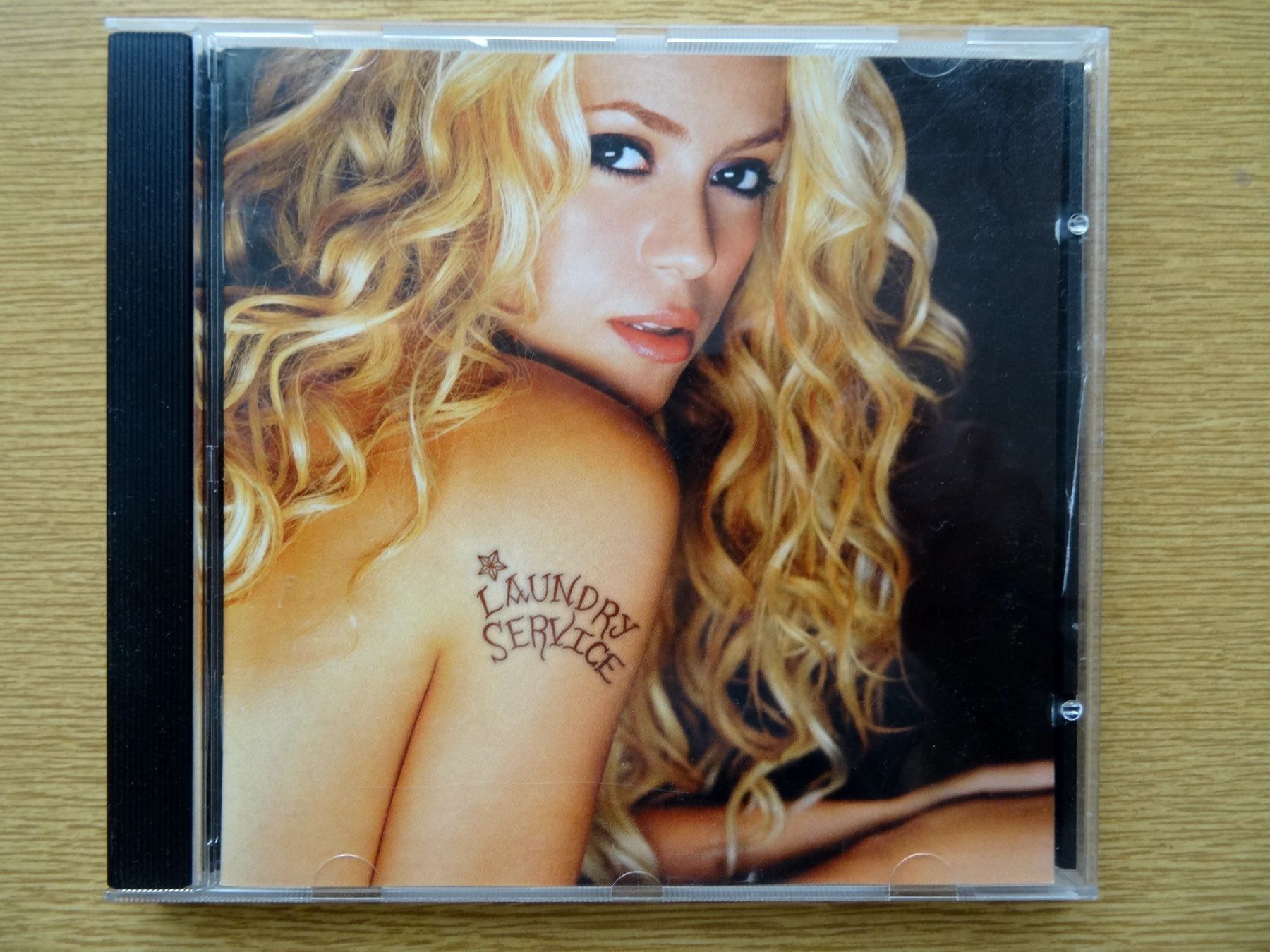 CD: Shakira Laundry Service CD – Usato da Zürich venduto da burdan