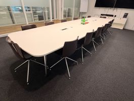 Vitra 2-teiliger Sitzungstisch (Lot 111) 8304 Wallisellen
