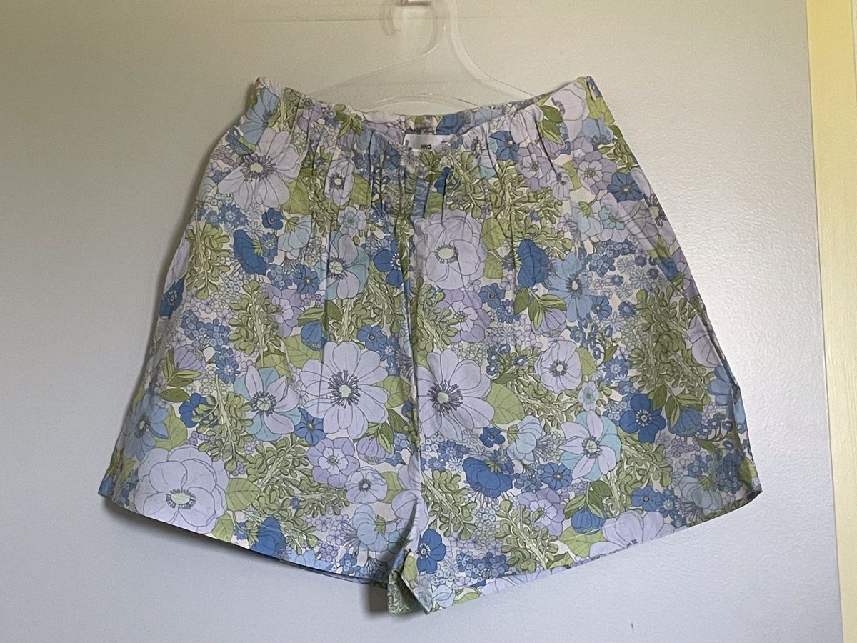 Mango Pantaloni: Short MNG à fleurs vintage, taille 40 - NEUF – Nuovo e nell'imballaggio originale da Vuadens venduto da Nina11 1