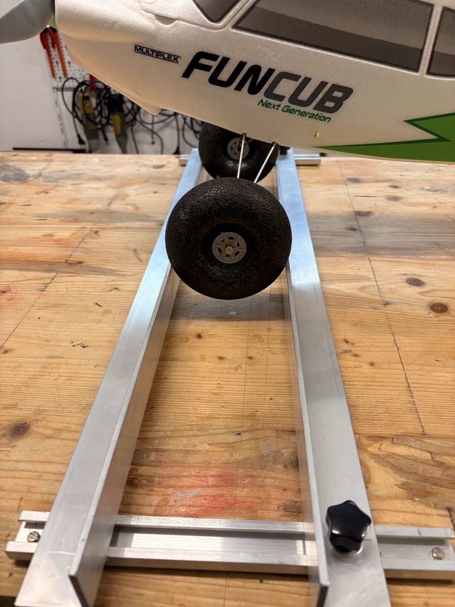 RC Modellbau: Alu-Profile um Modelle im Auto zu sichern – Gebraucht aus Safenwil von Blend29