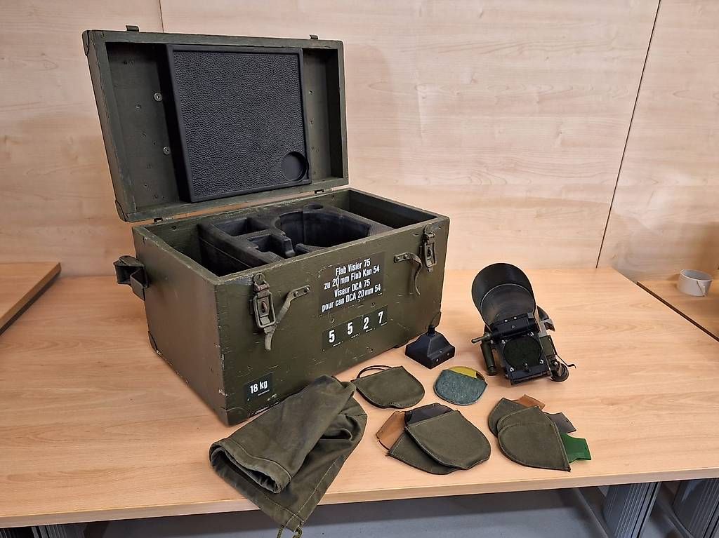 Schweizer Armee Binocoli: Flab Visier 75 der Schweizer Armee – Usato da Eschen venduto da maj_7568