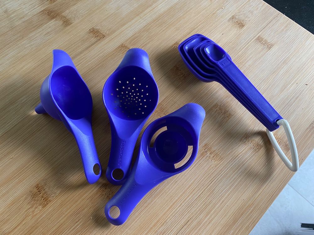 Petit Pot Et Ustensiles Tupperware - Occasion En Bon État, Pratique Pour Cuisine