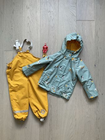 Regenhose und Jacke gr 104