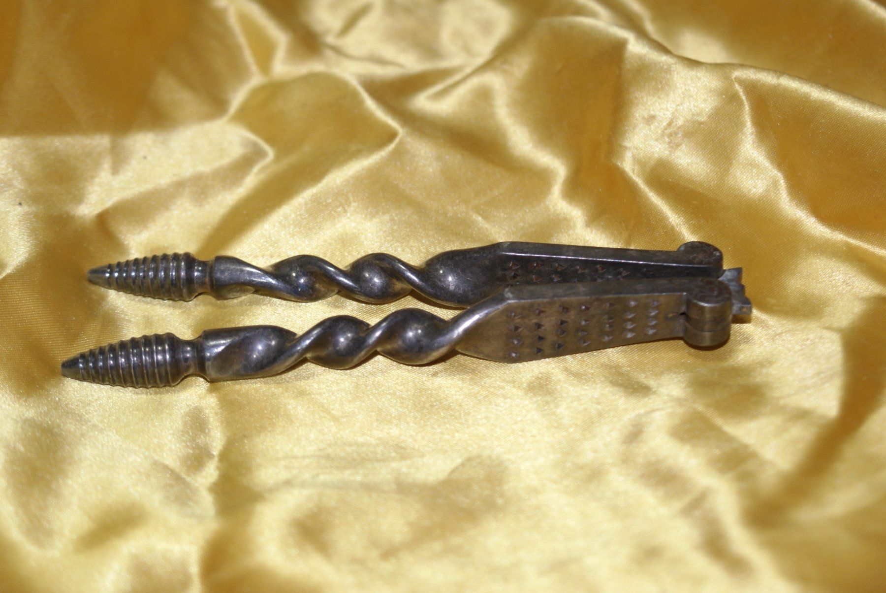 Statuette: (24) Sehr alter massiver Nussknacker oder so ??versilbert? – Usato da Buchs AG venduto da schwippschwapp