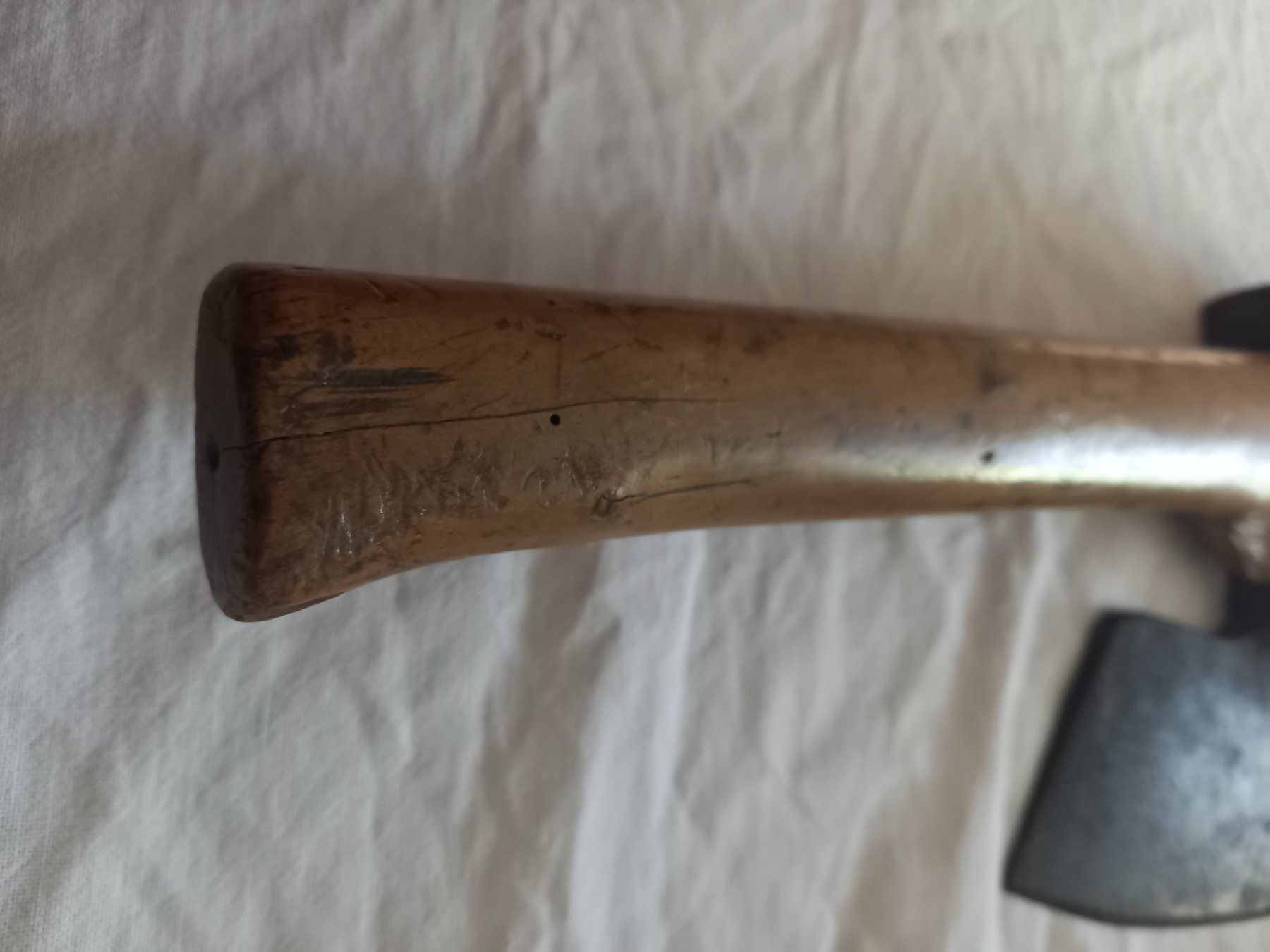 Tutti gli attrezzi: Doloire, hache ancienne de charpentier – Usato da Rossens FR venduto da Souris1 6