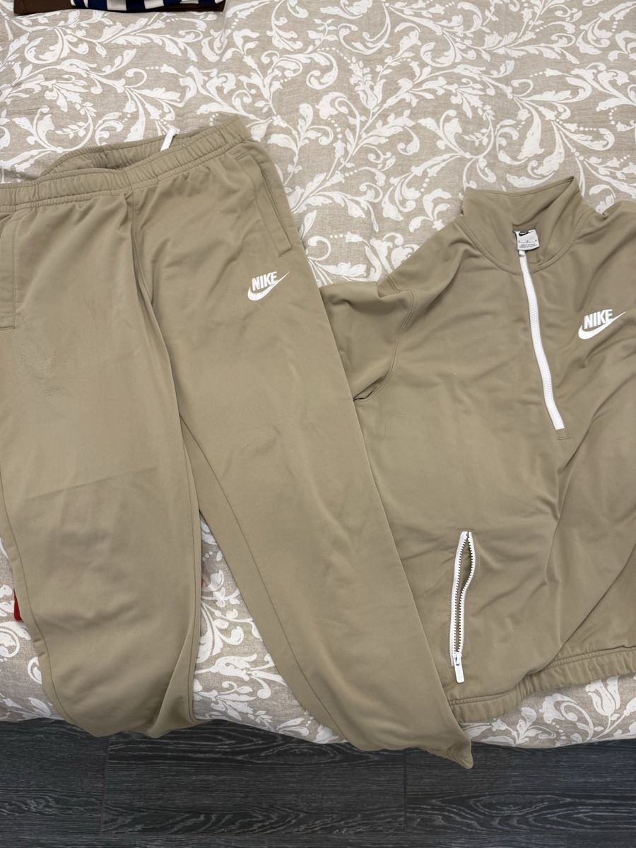 Nike Jumpsuits: Tuta Nike completo – Gebraucht aus Massagno von mir_xl6c 2