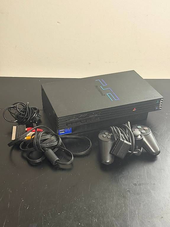 Consoles: PlayStation 2 FAT SCPH-39004 – D'occasion à Ulmiz par CrisCom