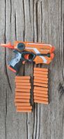 Nerf Elite Firestrike Pistole mit Darts.