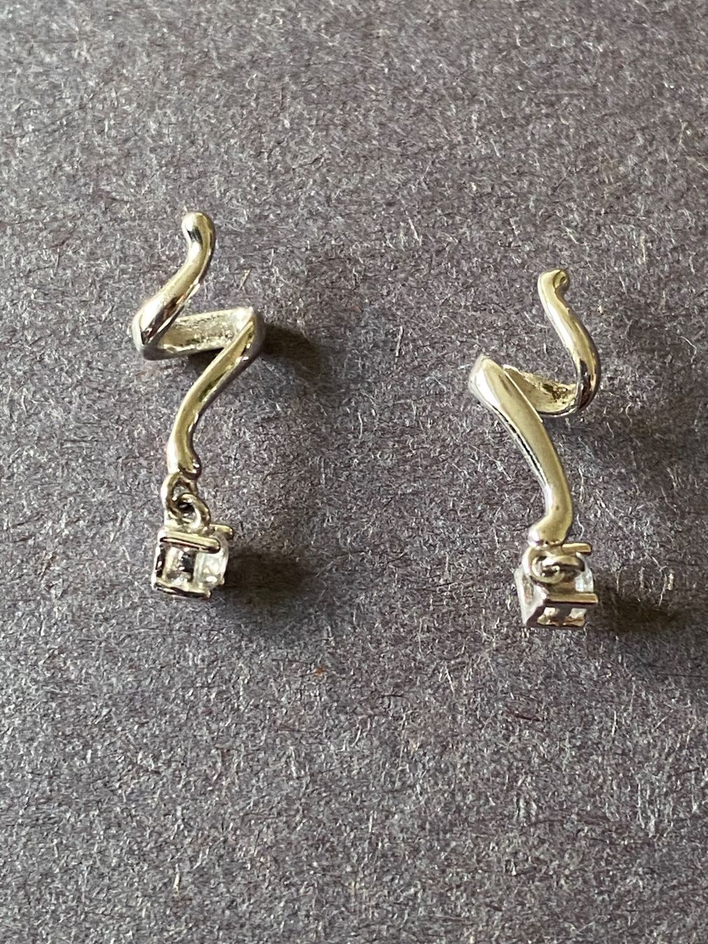 Orecchini pendenti & Orecchini a lobo: Modeschmuck Ohrstecker versilbert – Usato da Basel venduto da Gundeli-25 1