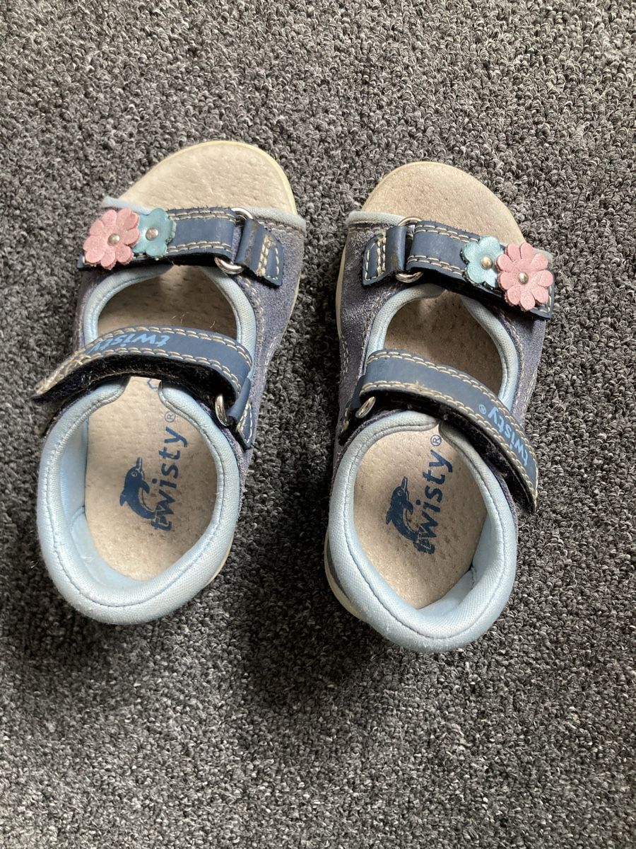 Scarpe per ragazze: Sandale Twisty Grösse 22 – Usato da Wiler b.Utzenstorf venduto da Verkauf333
