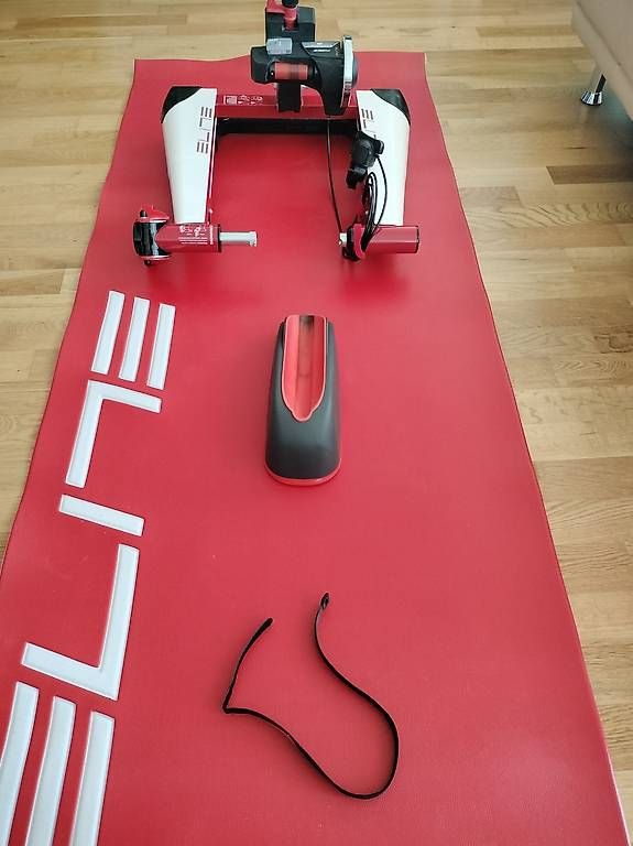 Vélos d'appartement: Rollen-Trainer Elite mit Elite-Matte in rot – D'occasion à Muri AG par goodmood17 1