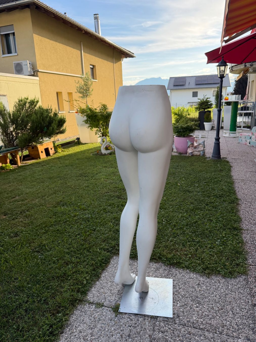 Altro in Decorazioni & Accessori: Schaufensterpuppe Beine + ständer – Usato da Cugnasco venduto da tizianaq 1