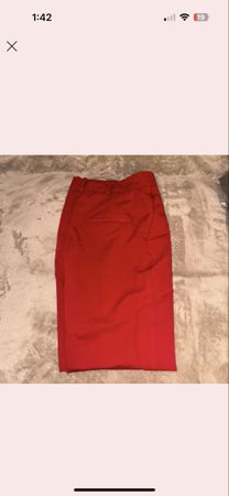 Rote Stoffhose von Mango, Grösse 34, ideal für den Sommer