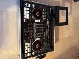 Roland DJ 808 with Flight/Road Case