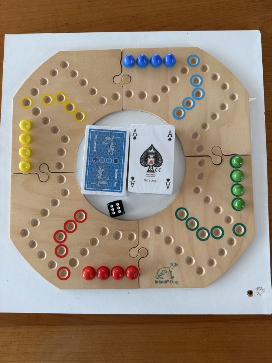 Brändi Spiele: Brändi Dog 4er – Gebraucht aus Kriens von Ylsoer