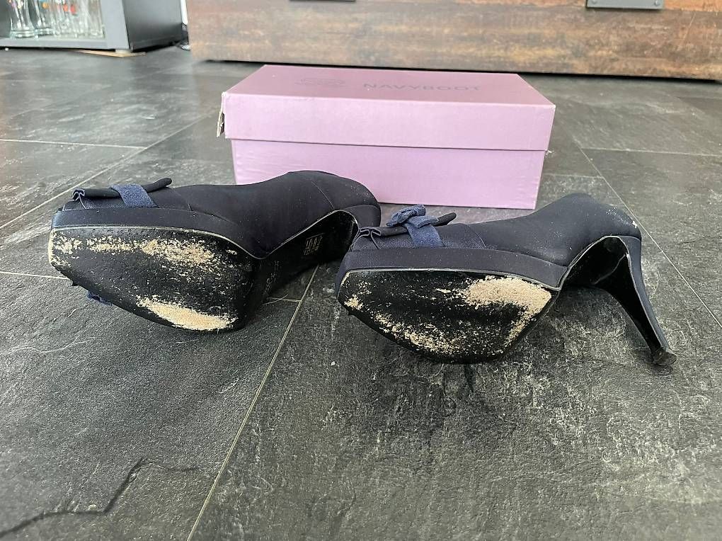 Chaussures femmes: Navyboot Heel in Grösse 38 – D'occasion à Sissach par Akimbaro 1