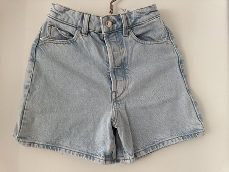 Short en jean Zara bleu clair taille EUR 34 bon état