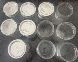11, Einmachgläser z.t. mit Deckel, Mason , Weck Jars