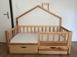 Kinderbett mit Matratze 70x140 cm und Zubehör