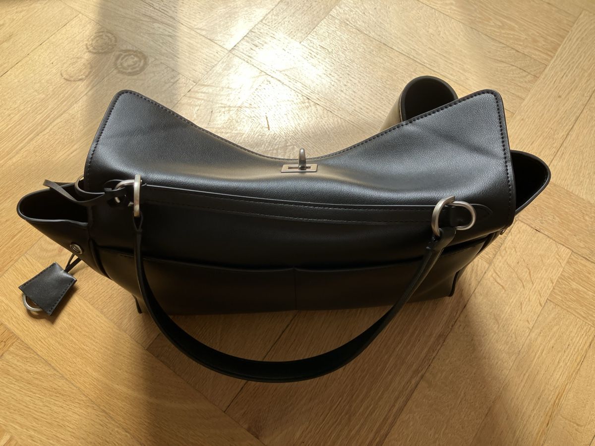 Sacs femmes: Ledertasche schwarz  – D'occasion à Basel par carmeni71 7