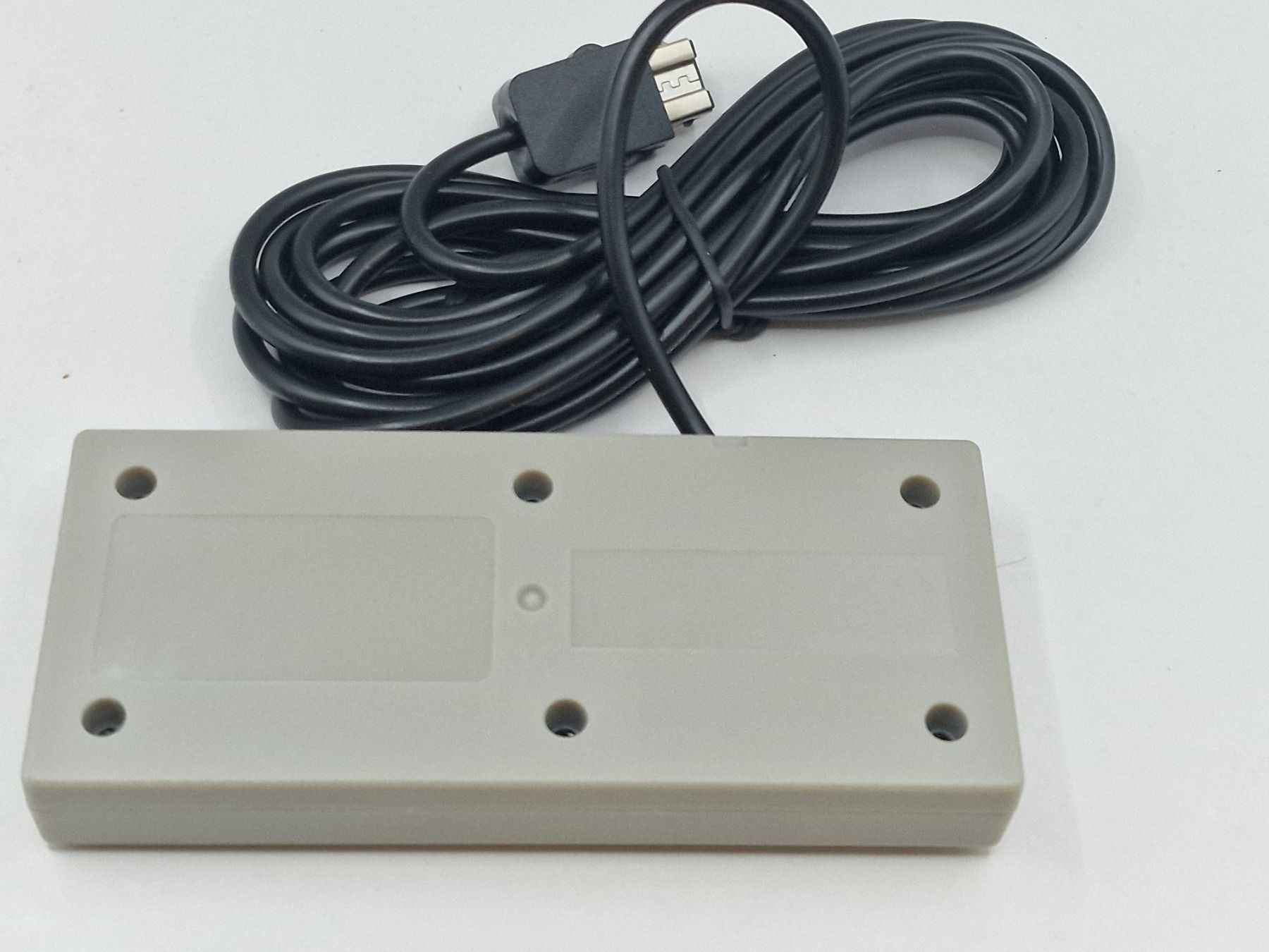 Controller: Manette NES – Usato da Renens VD venduto da Accessoryworld 1