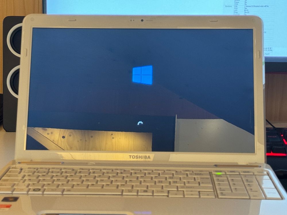 Pièces détachées pour ordinateur GENERIQUE Dalle Ecran 15.6" pour TOSHIBA Satellite L655-14G