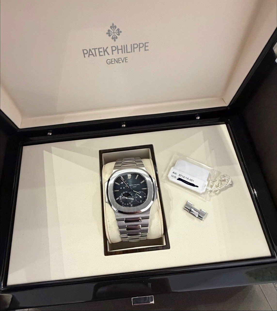 Patek Philippe Montres: Patek Philippe 3712 Full set – D'occasion à Randogne par 2G1909