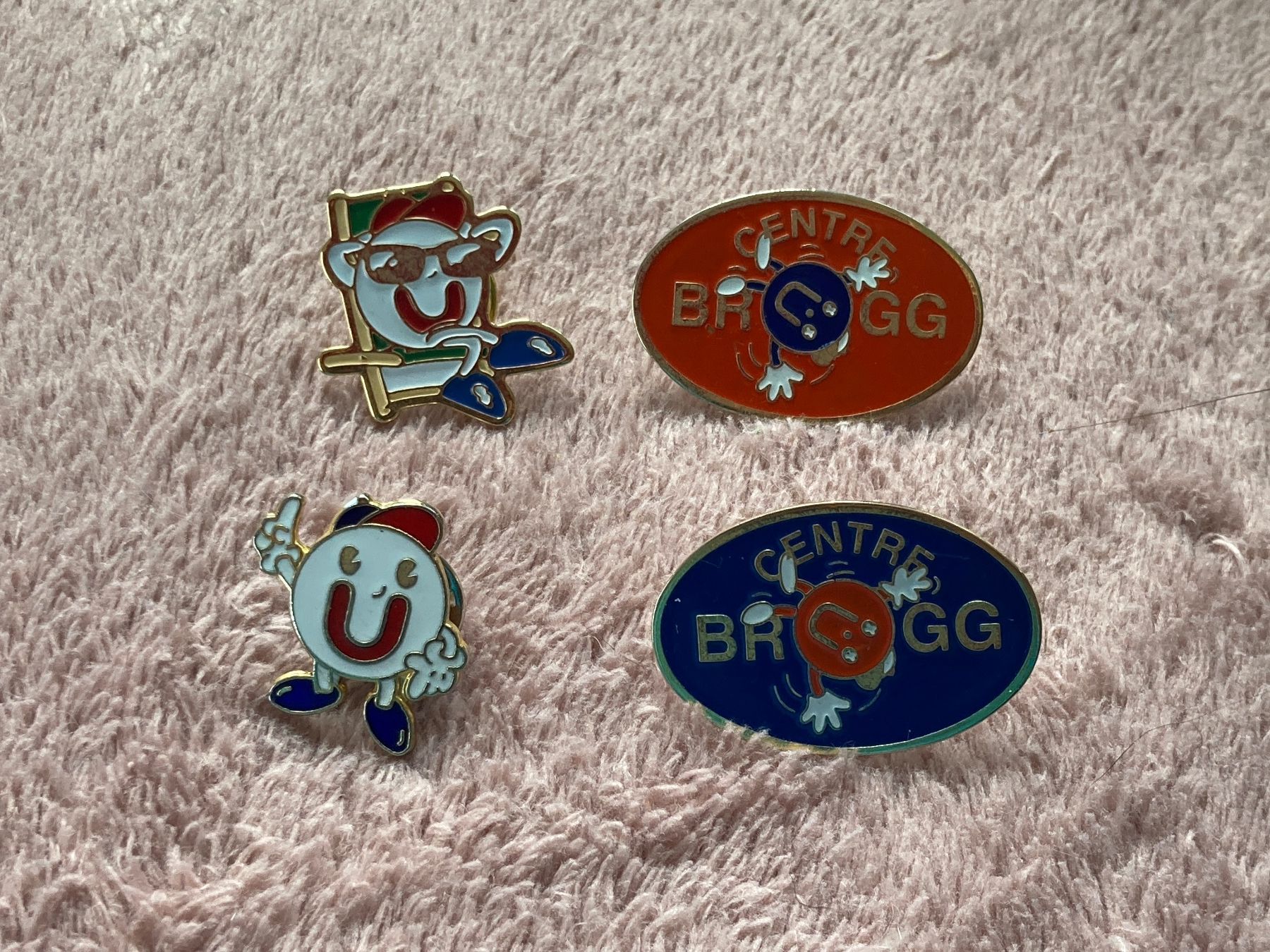 Placchette & Badge: Pin’s centre commercial Brügg – Usato da Plagne venduto da gigi204