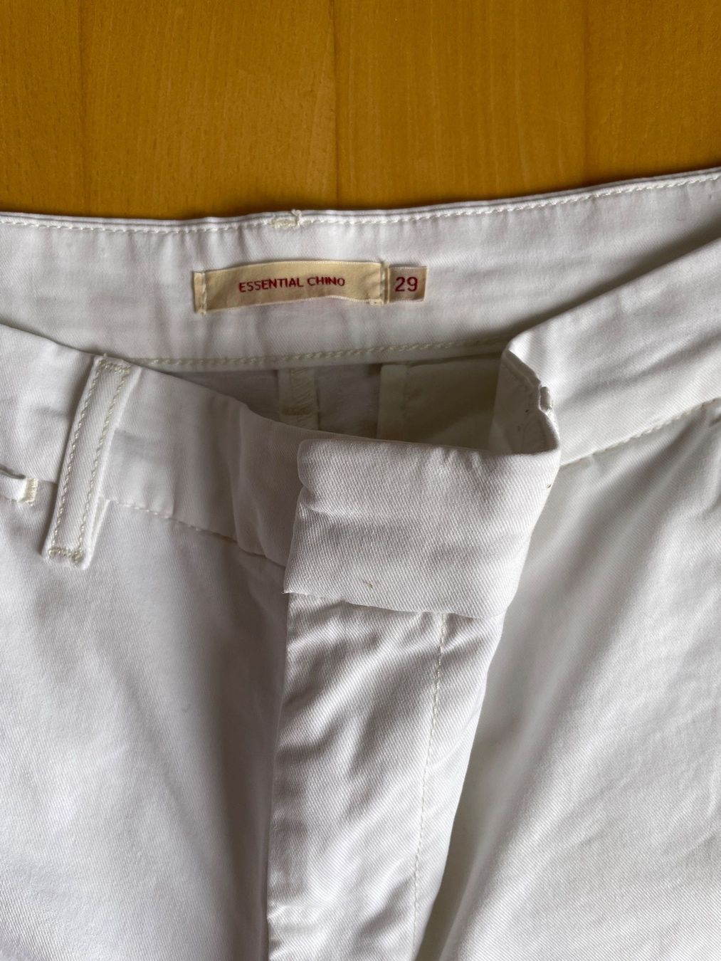 Levi's Pantaloni: Lewvi's Chino weiss Gr. 29 – Usato da Münchenstein venduto da ann_2n6y 5