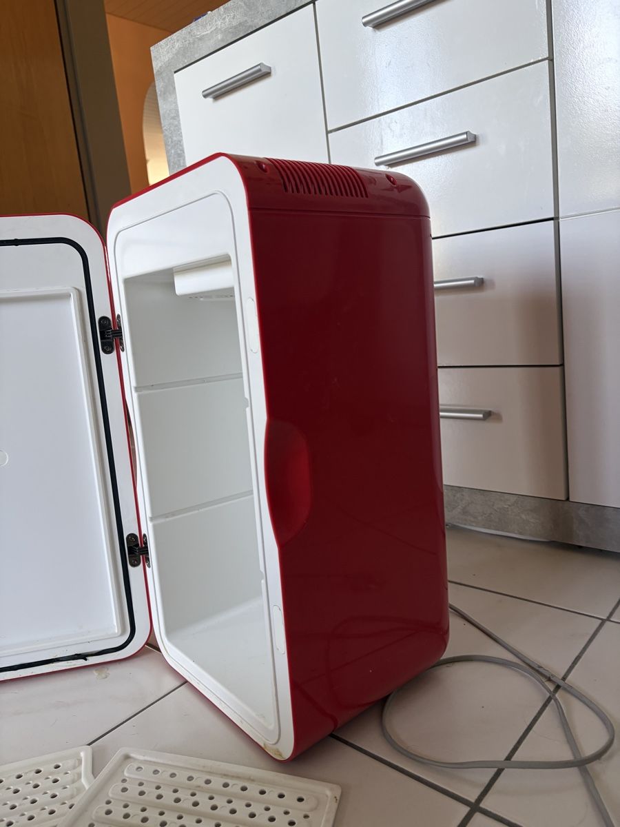 Réfrigérateurs: Mini-Kühlschrank rot Retro  – D'occasion à Frick par Lipstik 2