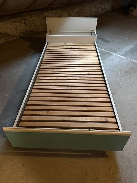 Betten: Lit et commode – Gebraucht aus Aurigeno von nkj_6kgj
