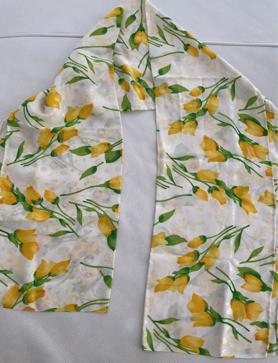 Foulard & Sciarpe: Seiden Schal 🌸 – Usato da Opfikon venduto da Luis144