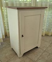 Alte Holzkommode bzw. kleiner Schrank 