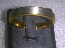 RING EDELSTHAL VERGOLDET UND VERSILBER,,,GLANZIG UND MATTE