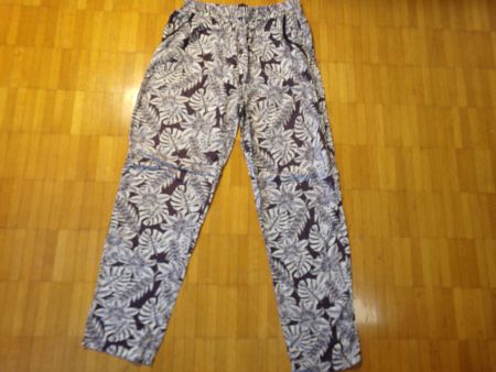 Damen Hose dunkel blau mit Blättern Gr. M  Sommerhose