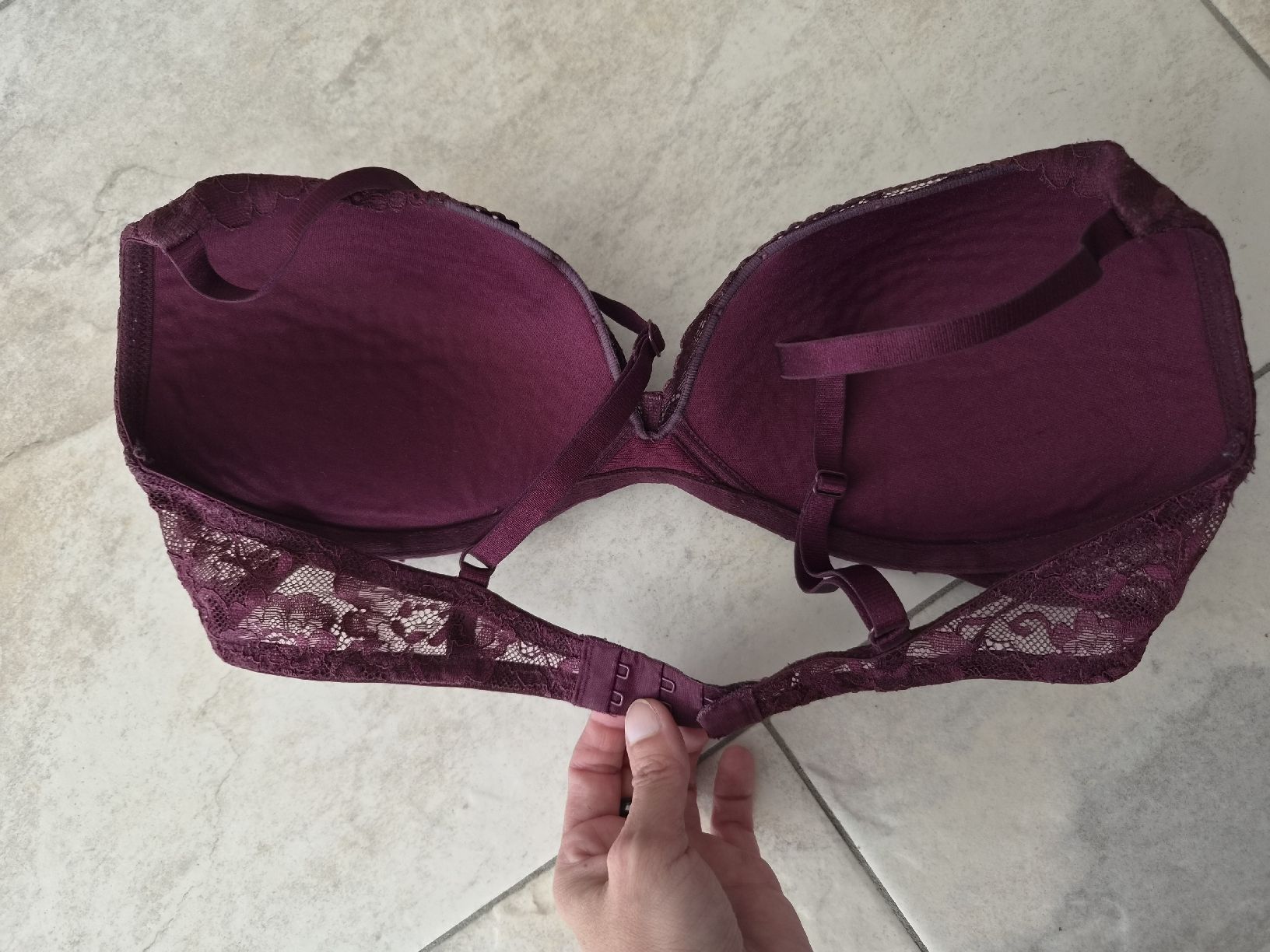 Autres dessous: Damen-BH Spitze, bordeaux, Grösse 75 B  – D'occasion à Niederrohrdorf par Miripfiri 2