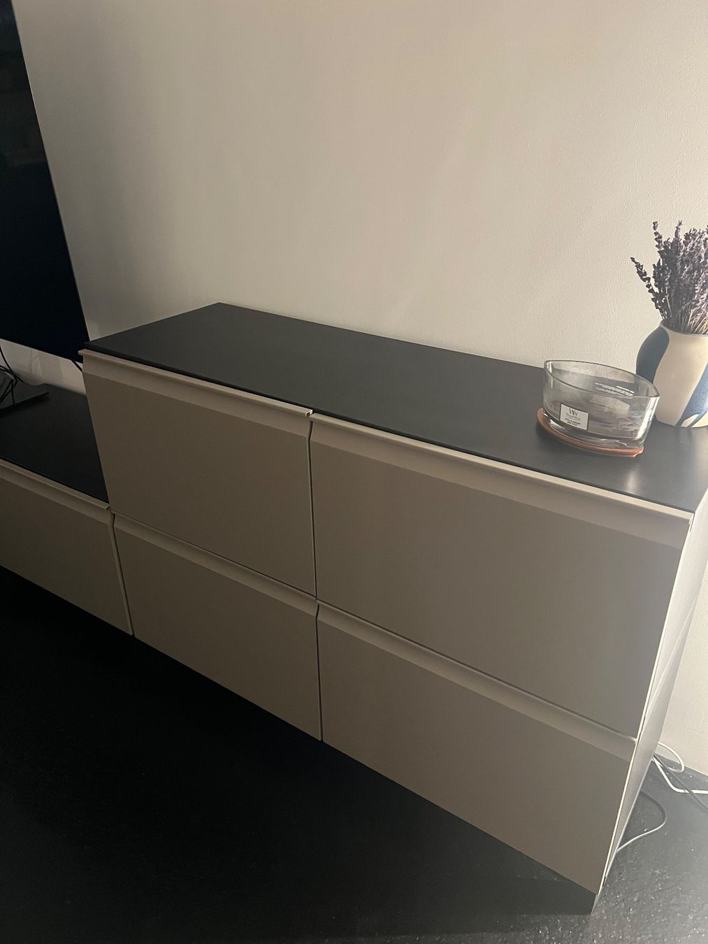 Ikea Mobili TV: Ikea Fernsehmöbel – Usato da Zürich venduto da Zoe.E 2