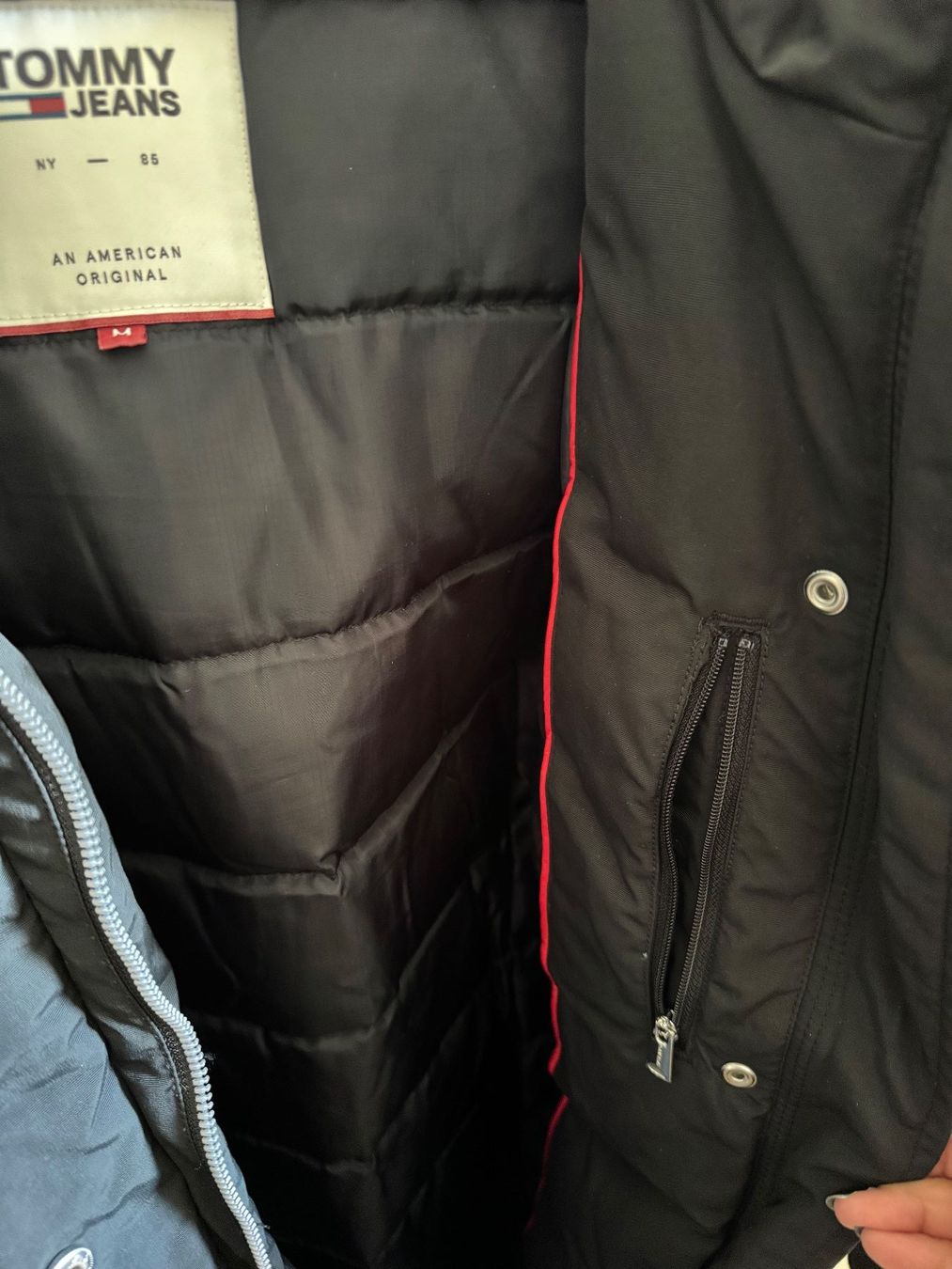 Tommy Hilfiger Giacche: Winterjacke Tommy Jeans Gr. M schwarz – Usato da St. Gallen venduto da nikolasbong 2