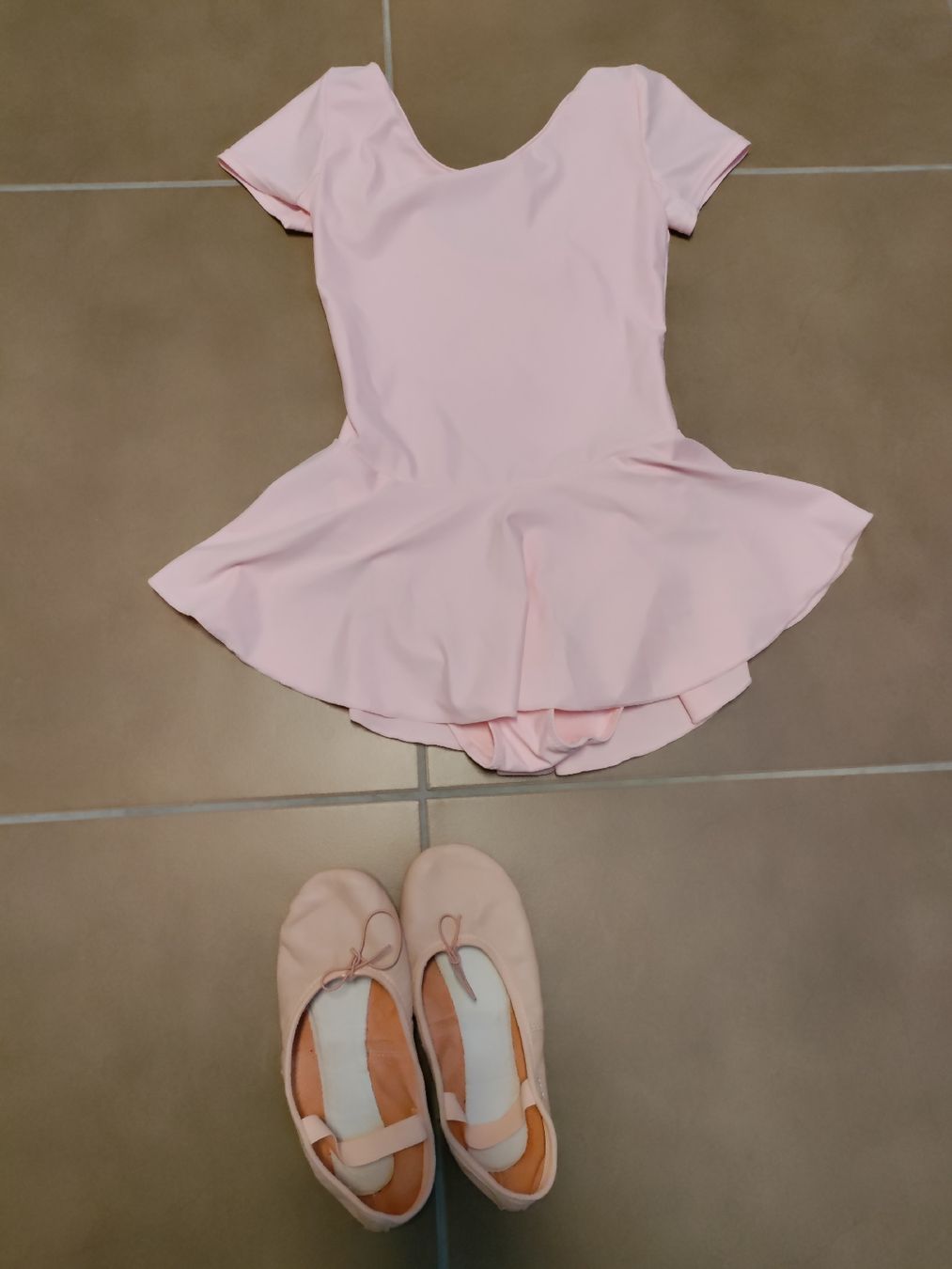 Decathlon Lotti & Set di vestiti: Ballettkleid und -Schuhe – Usato da Port venduto da 243rina