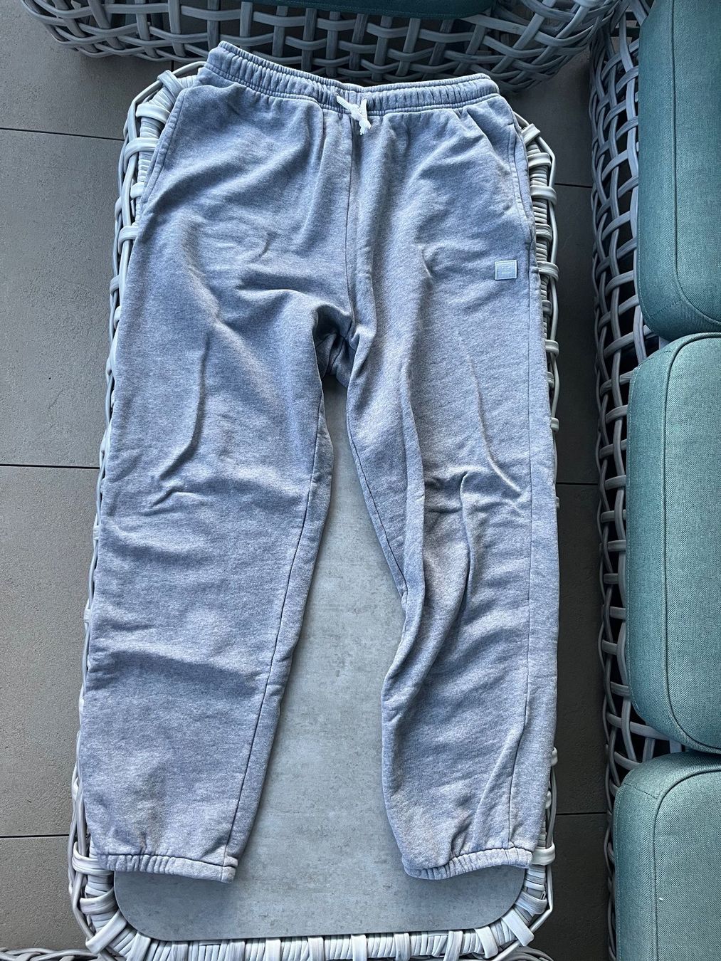 Acne Studios Pantaloni: Acne Jogginghose  M Oversized Grau Top Zustand – Usato da Arbon venduto da Lakatusch 6