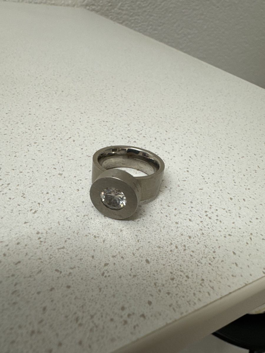 Ringe: Edler Edelstahlring mit Zirkonia Gr. 56 – Gebraucht aus Abtwil SG von ale2002