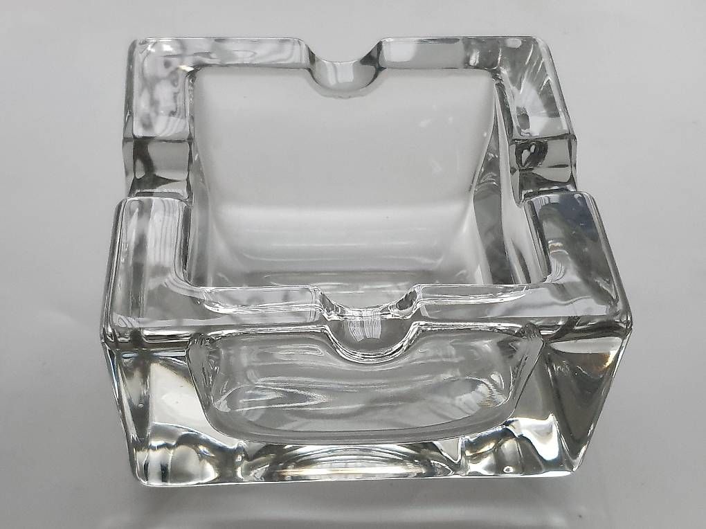 Portacenere: Aschenbercher aus Glas, viereckig – Usato da Urtenen-Schönbühl venduto da sandrabern01