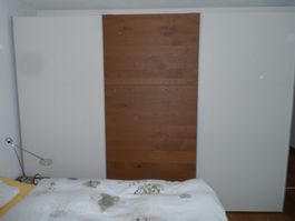 Grosser Kleiderschrank mit Schiebetüren
