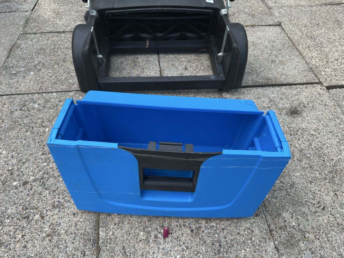 Tutte le macchine: Hand-Kehrmaschine GKM 700 – Usato da Opfikon venduto da Honeybhoney 3