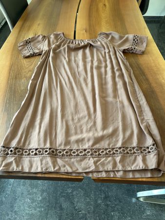 Sommerliches Kleid mit Lochstickerei, Grösse 38, Braun