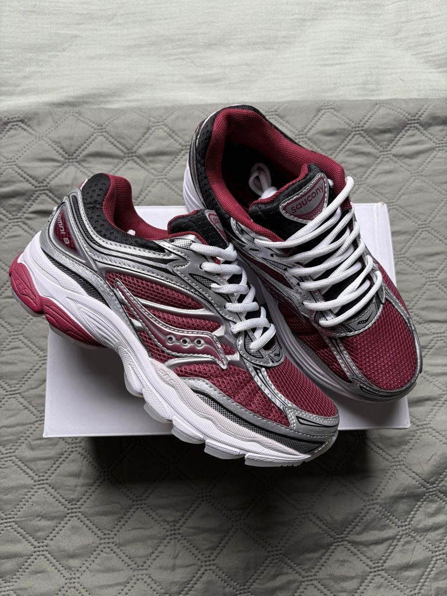 Saucony Herrenschuhe: Baskets Saucony rouge bordeaux – Neu und originalverpackt aus Le Lignon von hzrl